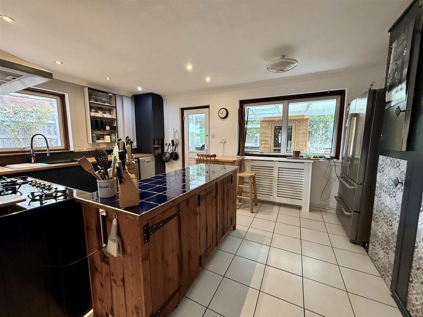 Kitchen/Breakfast Room: